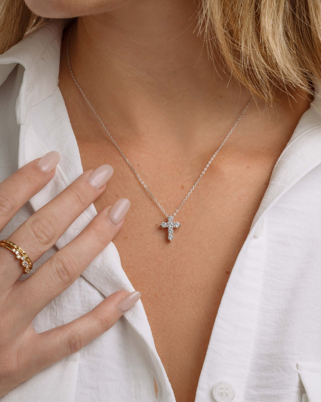 Small Round Cross Pendant Necklace