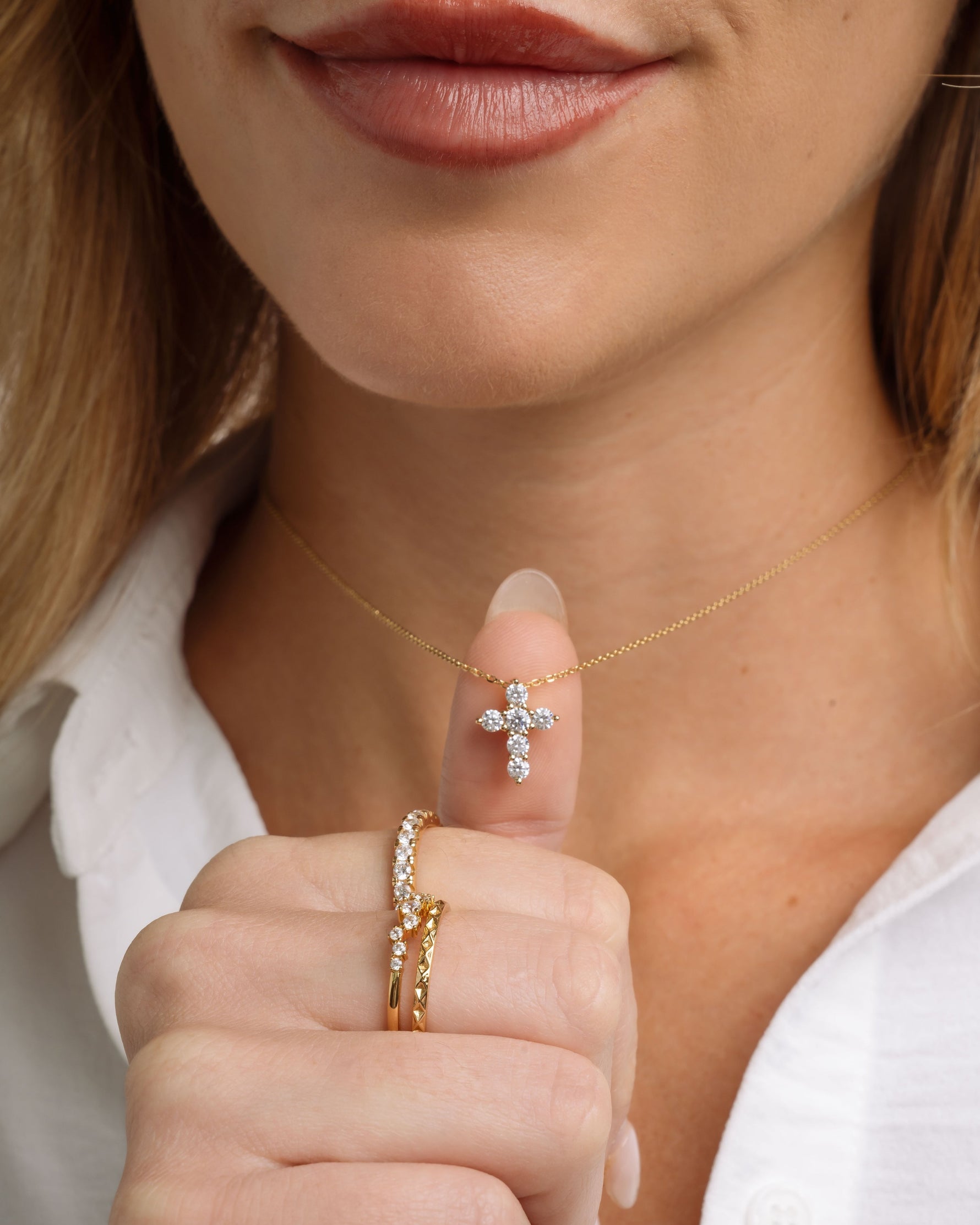 Small Round Cross Pendant Necklace