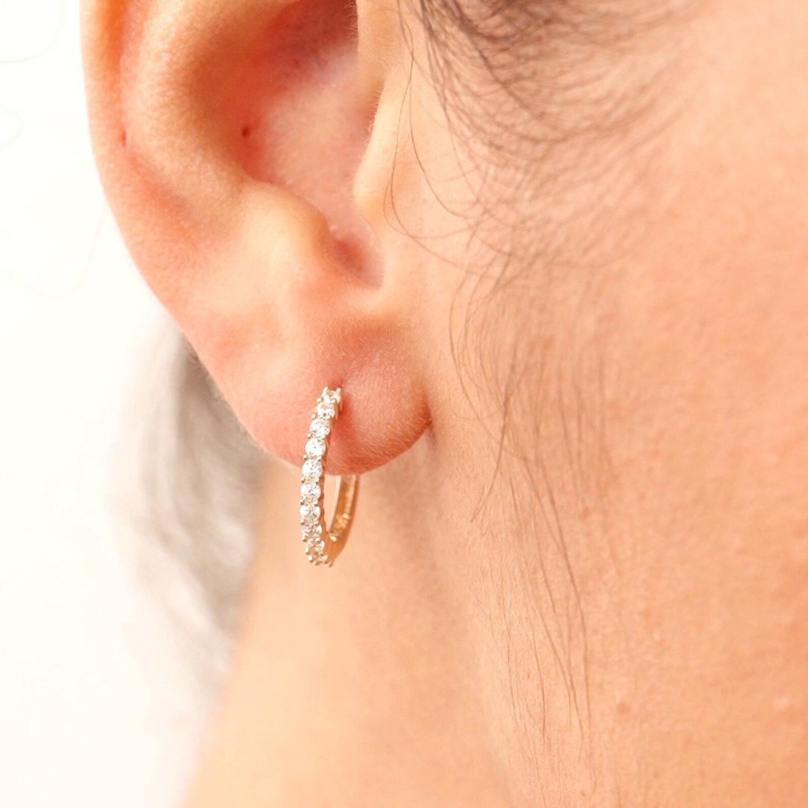 Classic Shared Prong Half Hoops