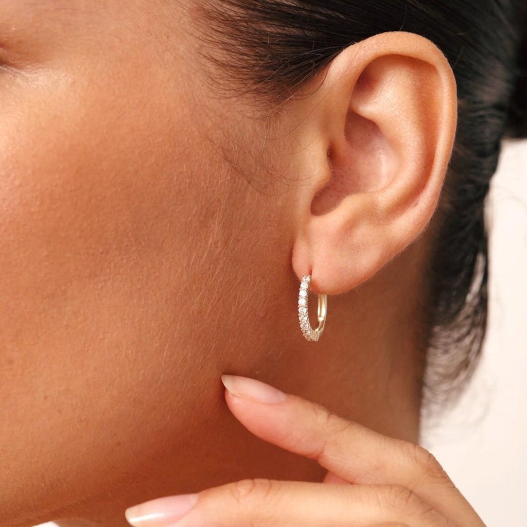 Classic Shared Prong Half Hoops