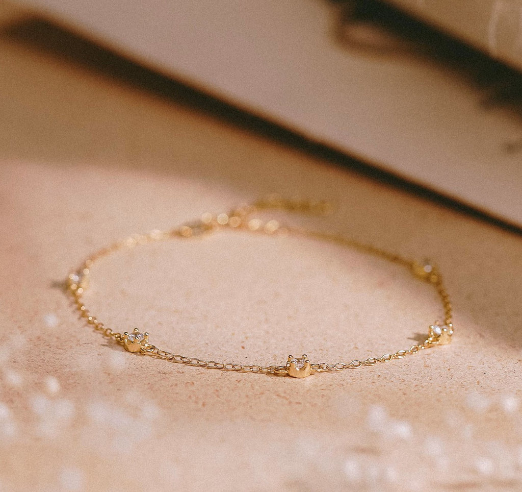 Dainty Round Diamond Station Bracelet