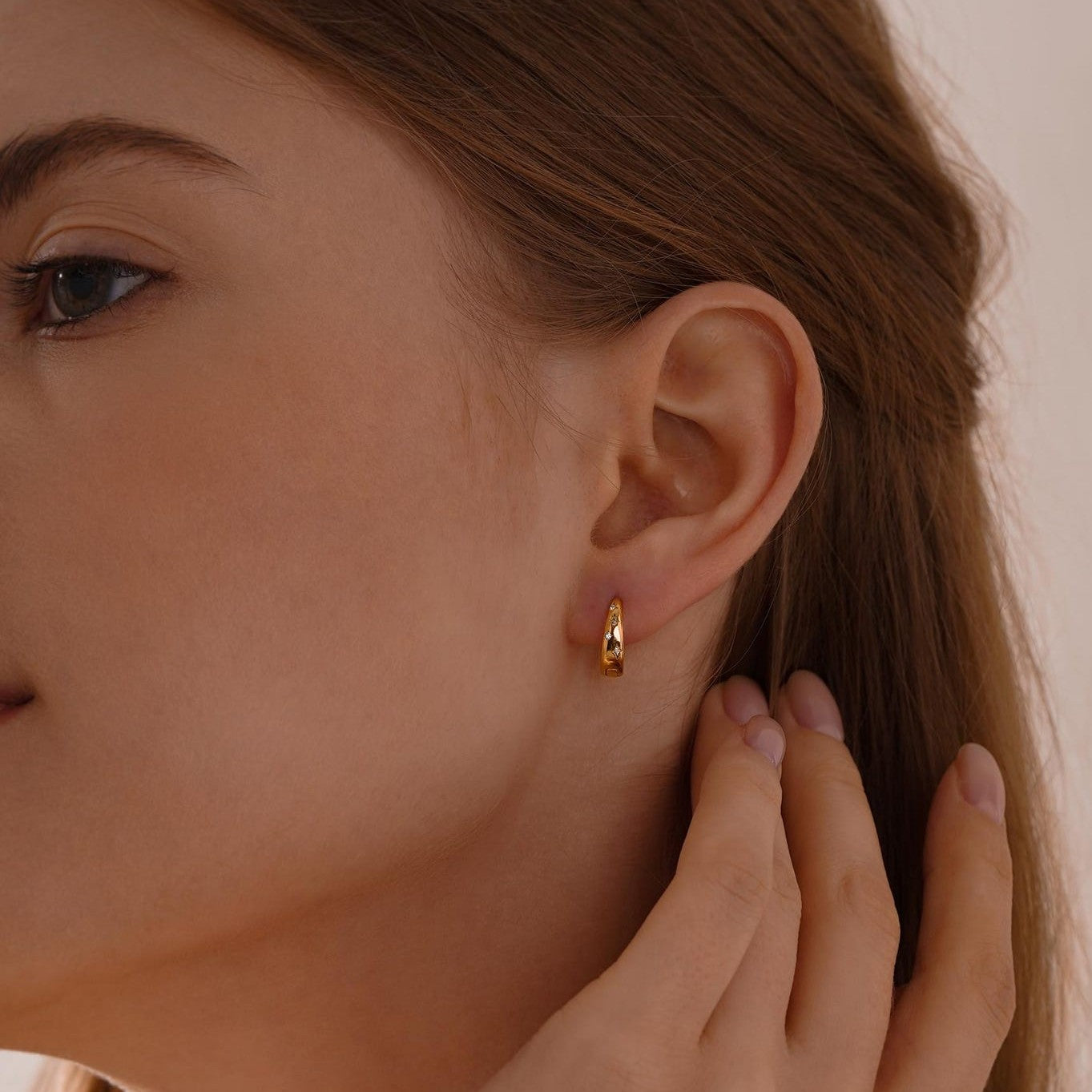 Dainty Star Huggie Hoop Earrings