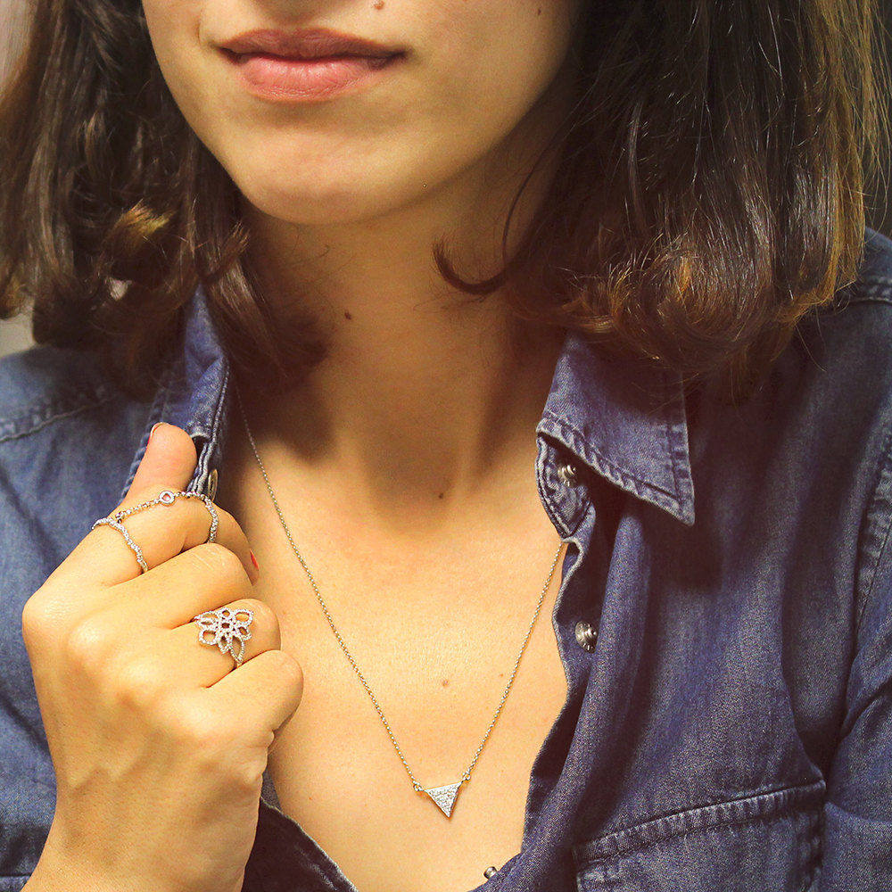 Minimal Diamond Triangle Necklace
