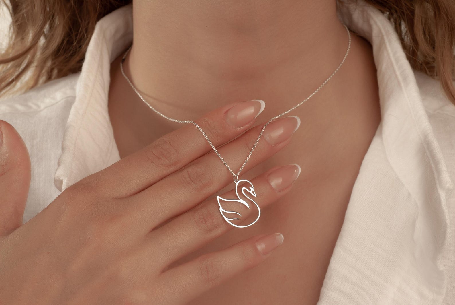 Minimal Swan Pendant Necklace