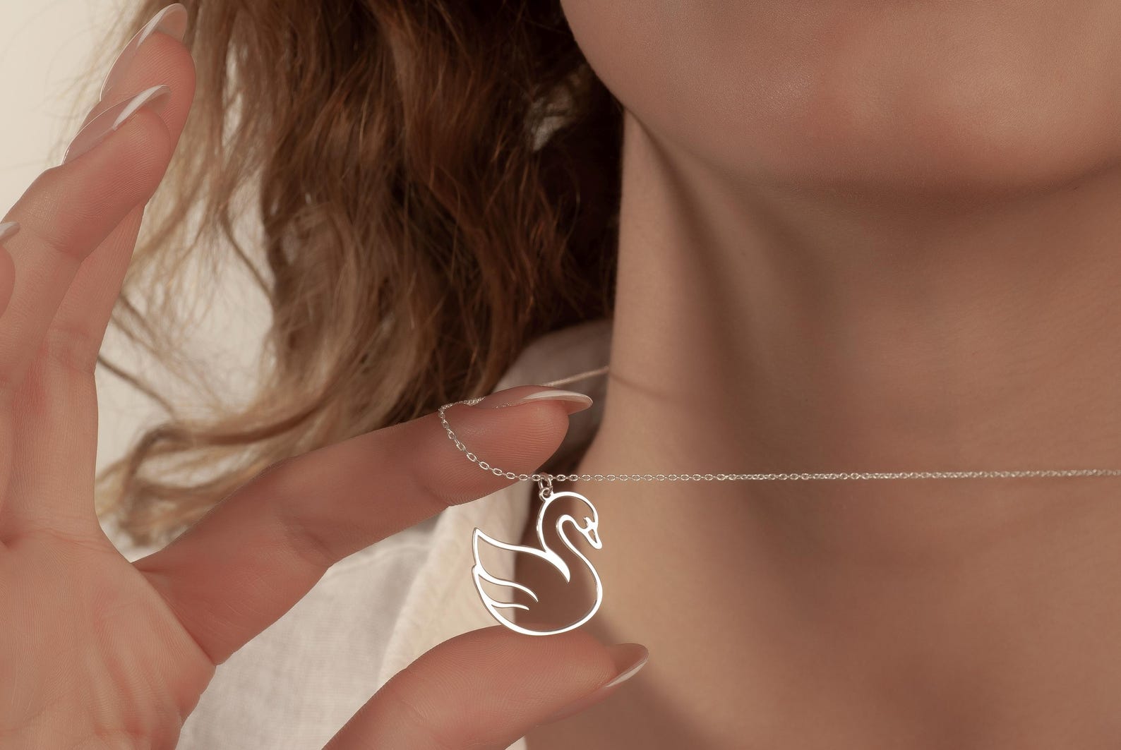Minimal Swan Pendant Necklace