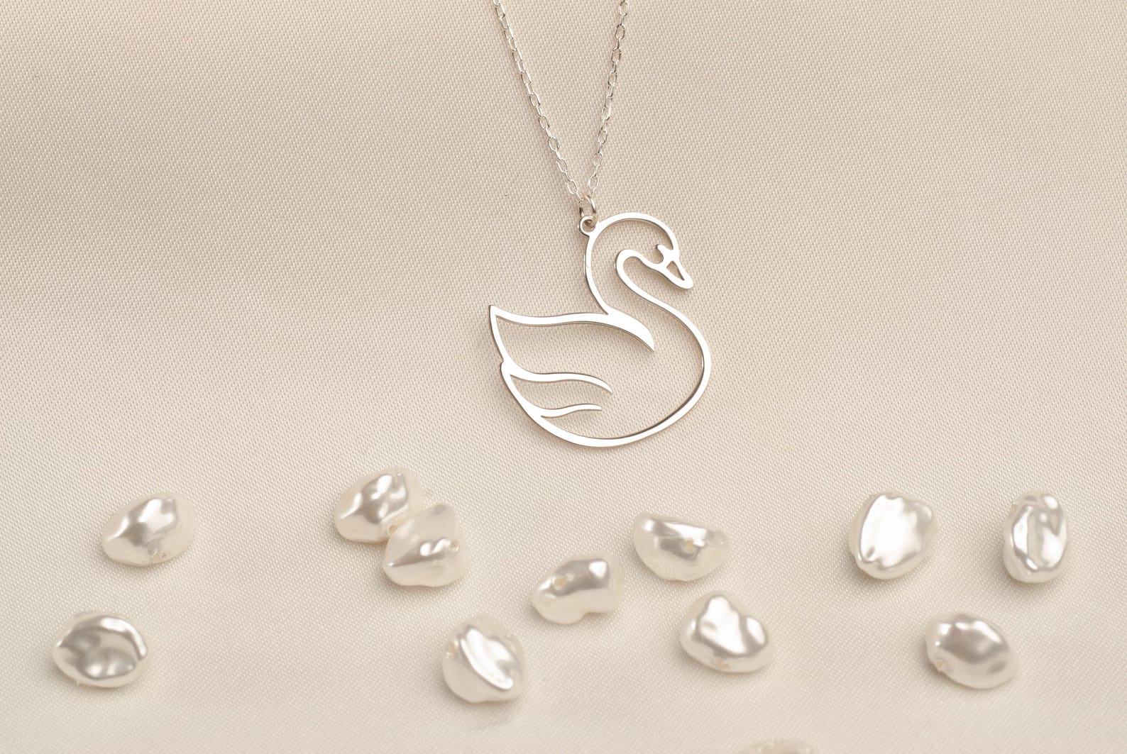 Minimal Swan Pendant Necklace