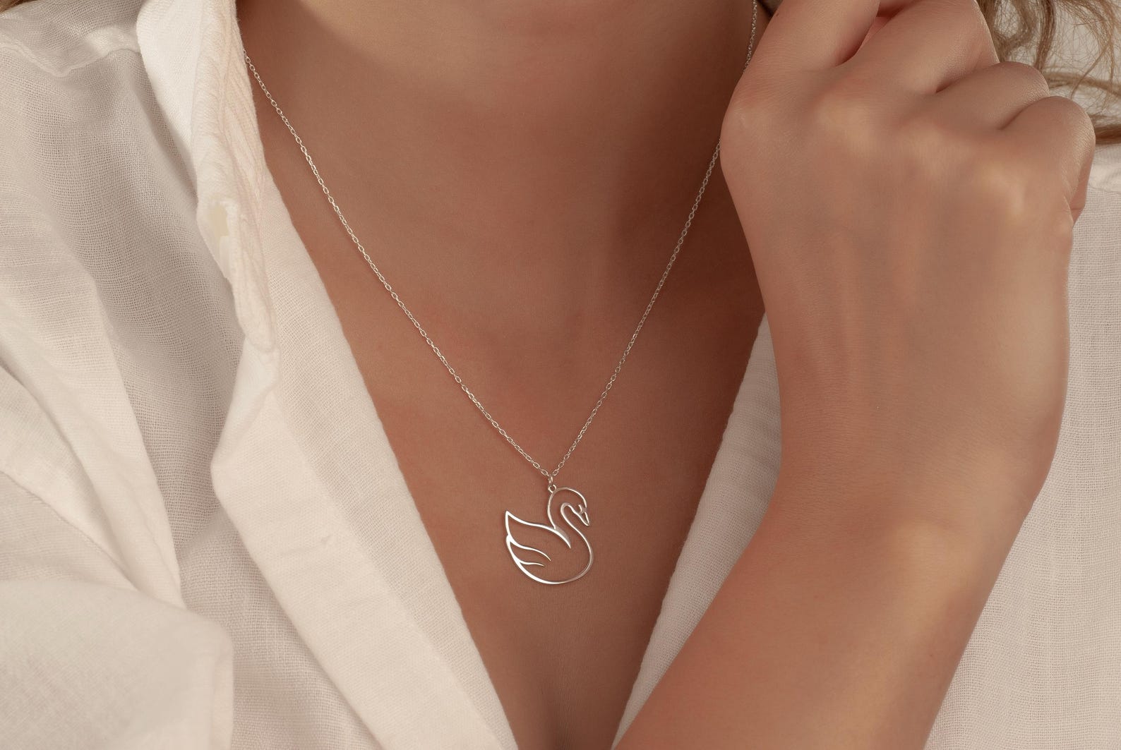 Minimal Swan Pendant Necklace