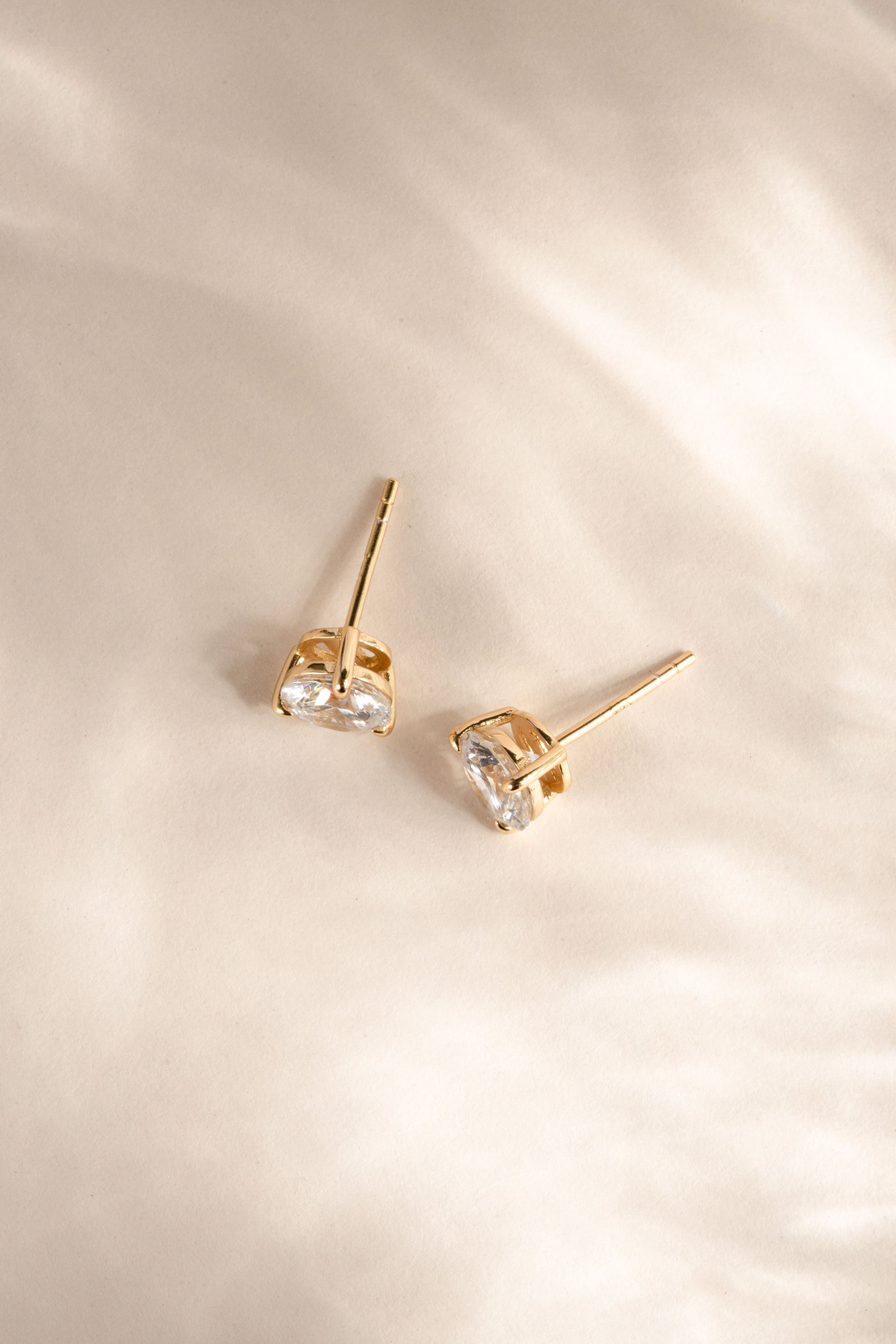 Round Solitaire Stud Earrings