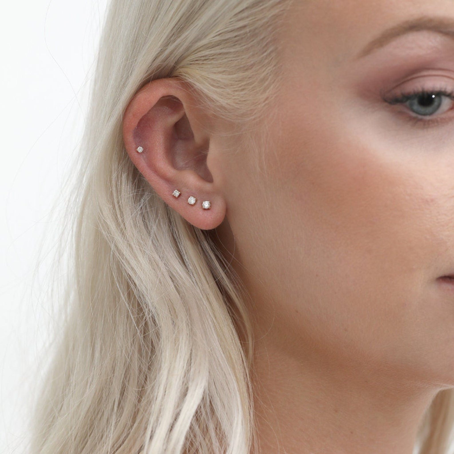 Round Solitaire Studs