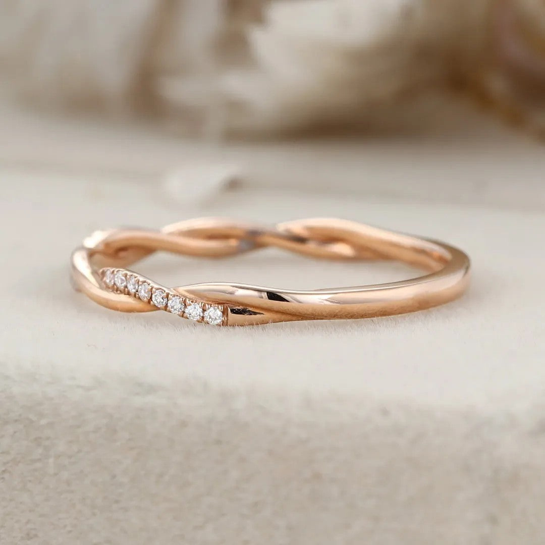 The Aveline Ring - Diamond Twist Band