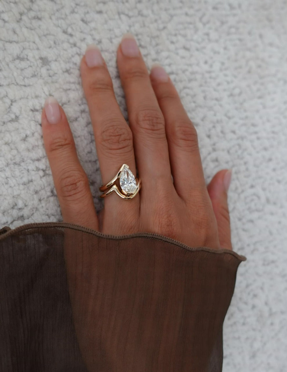 The Elara Bridal Set - Pear Diamond Bypass Bridal Set