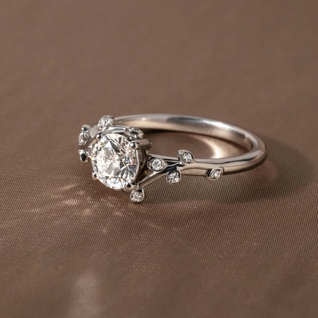 The Glowleaf Ring - Round Leaf Vine Ring