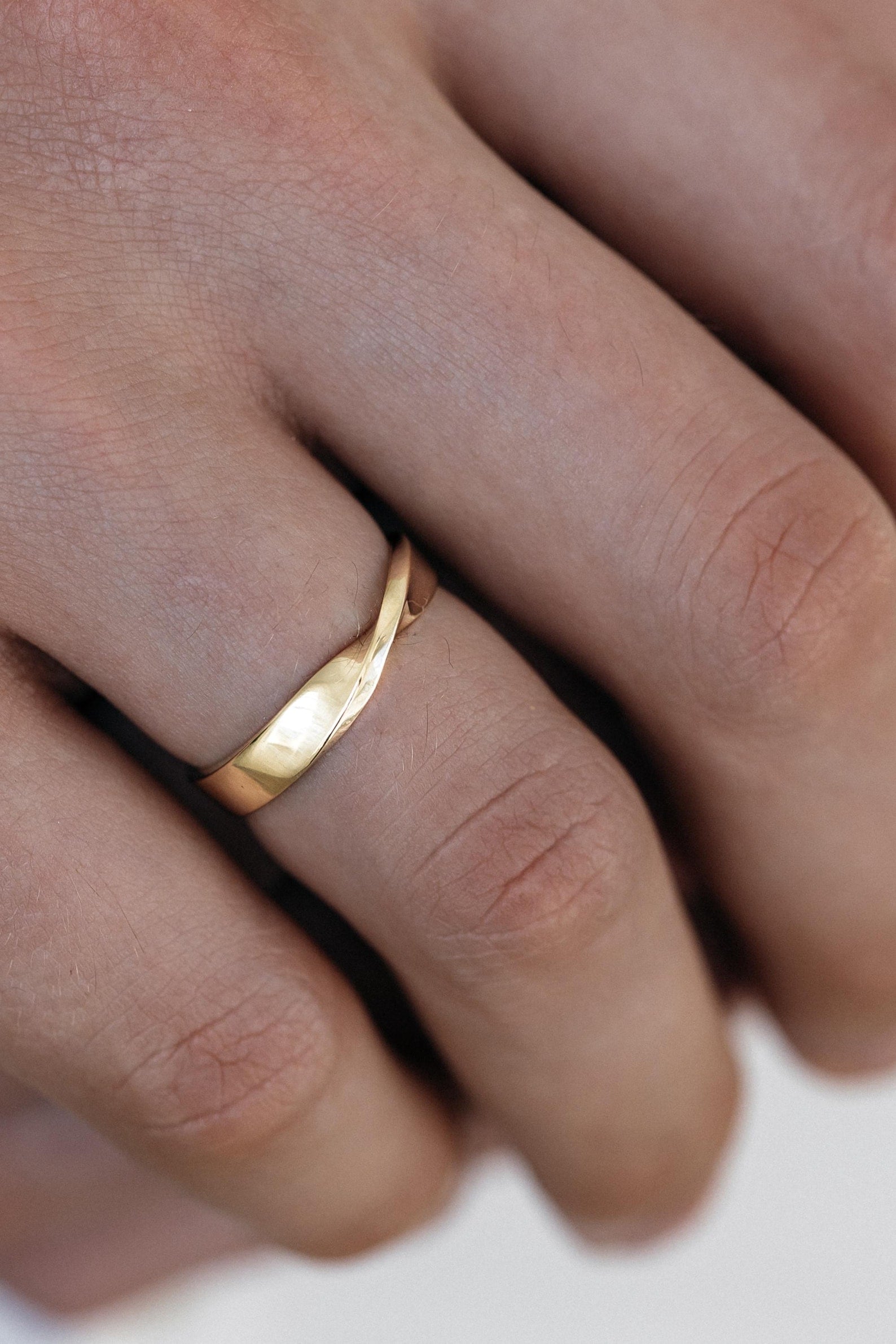 The Sorène Band - Twisted Crossover Band in Silver