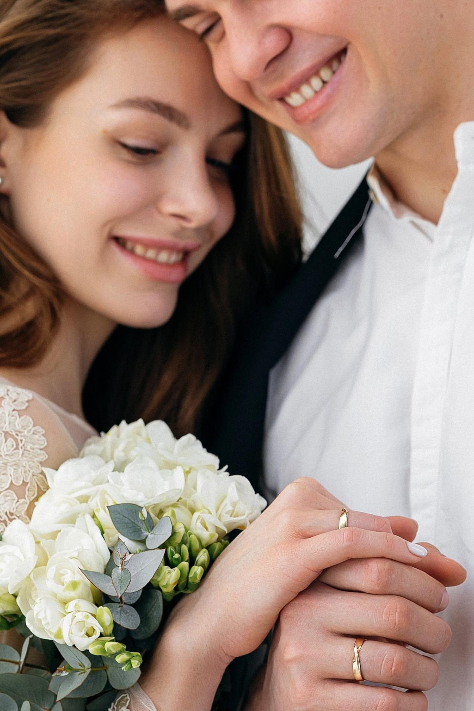 The Sorène Band - Twisted Crossover Band in Silver