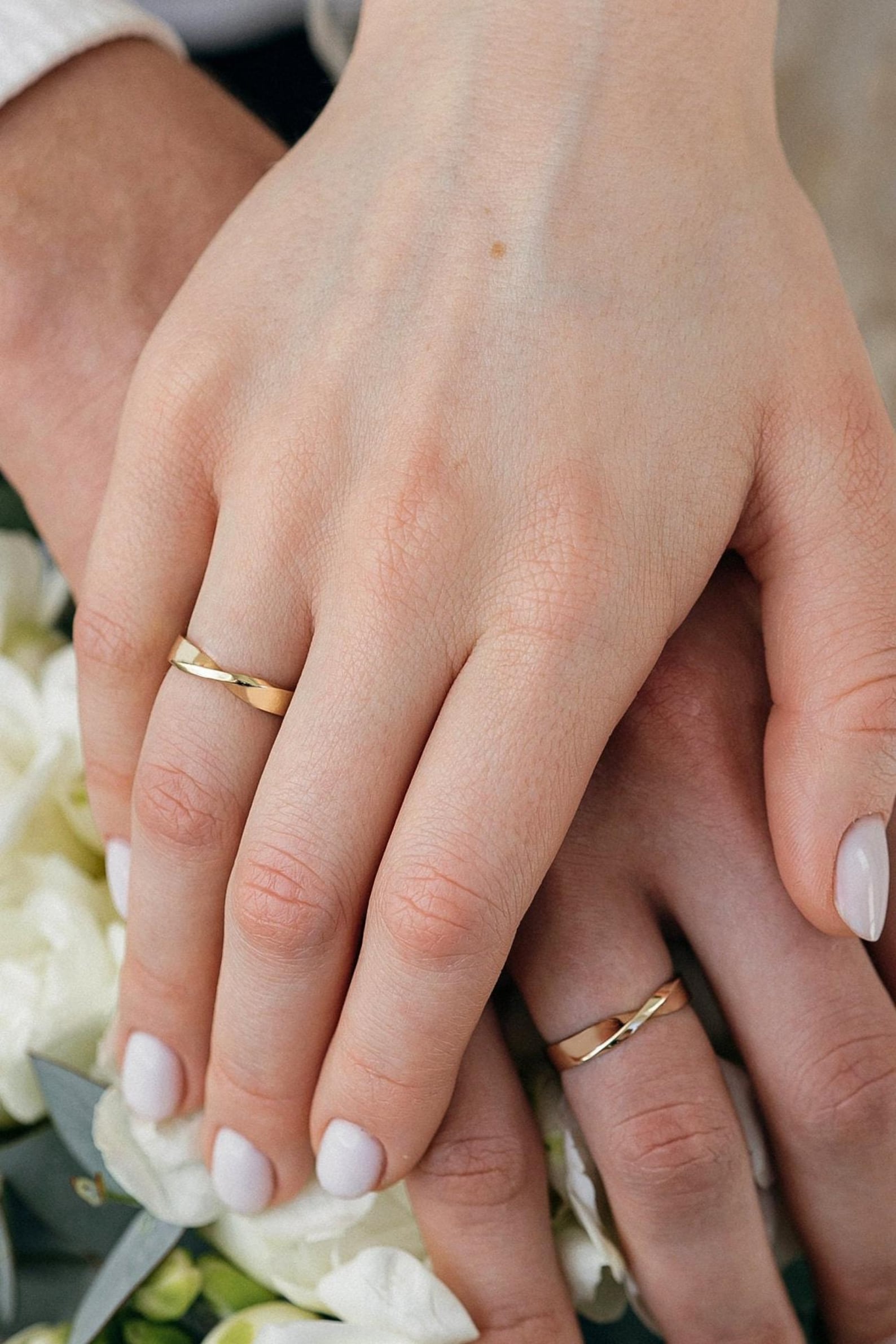 The Sorène Band - Twisted Crossover Band in Silver