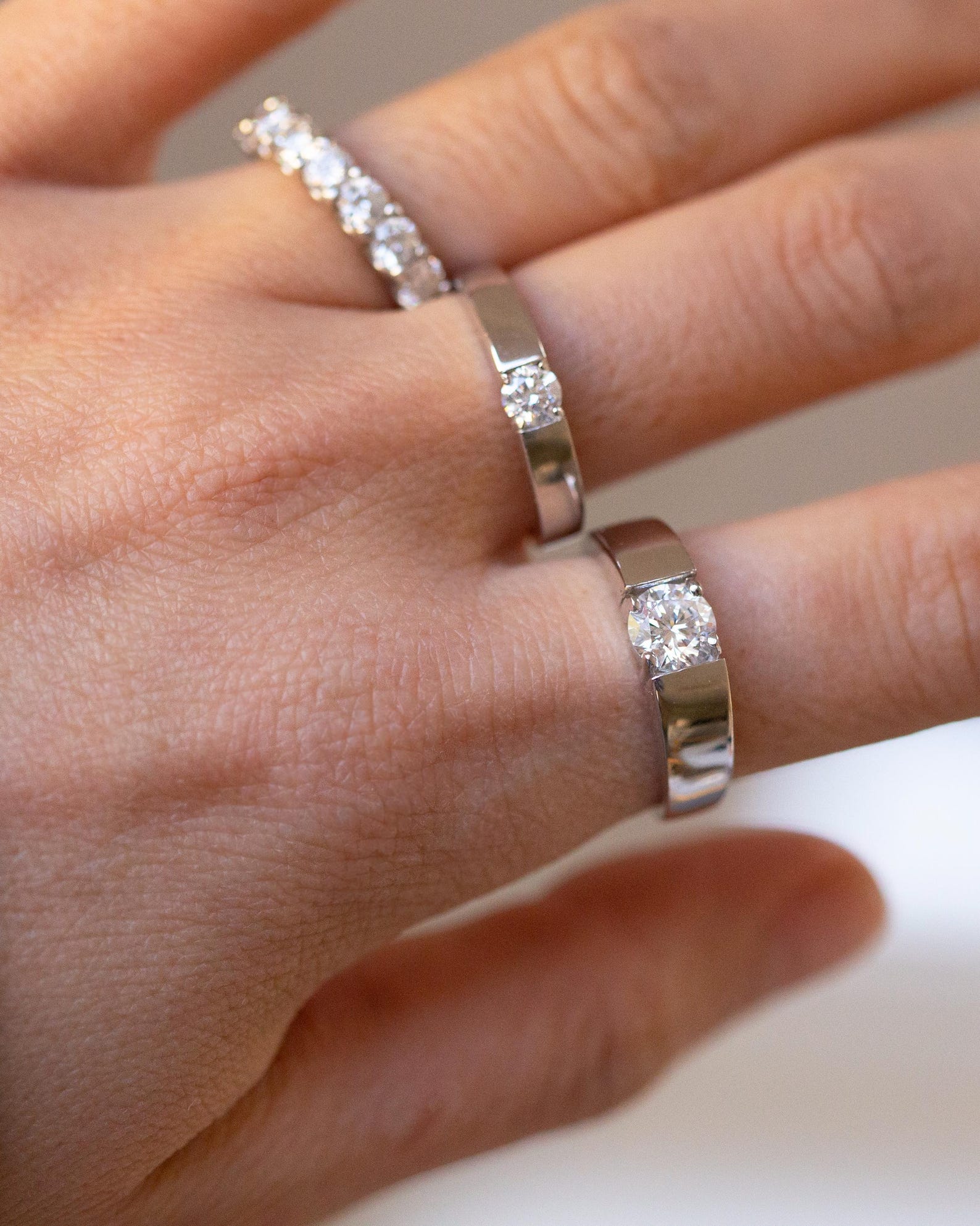 The Valdène Band - Round Brilliant Tension Solitaire in Silver