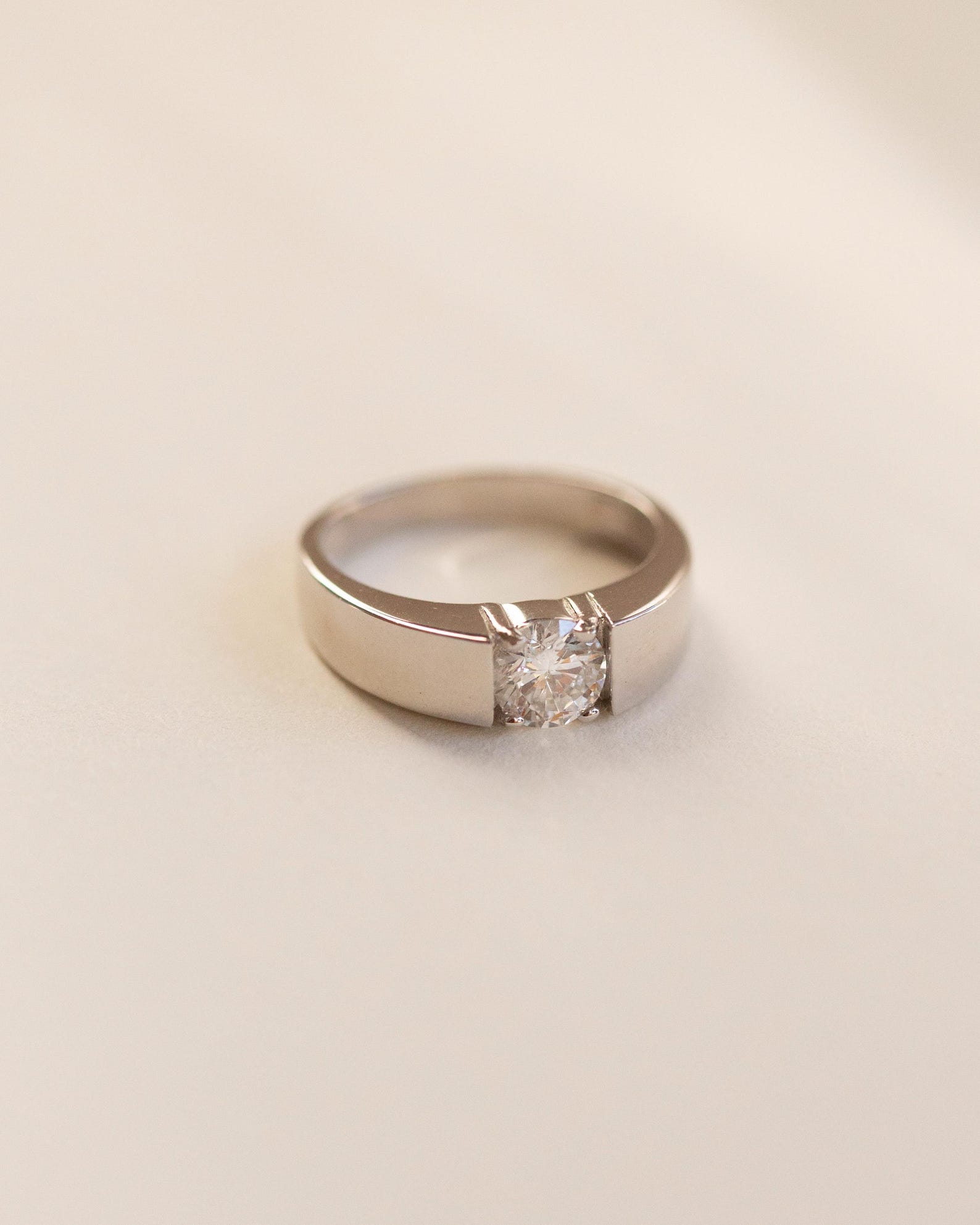 The Valdène Band - Round Brilliant Tension Solitaire in Silver