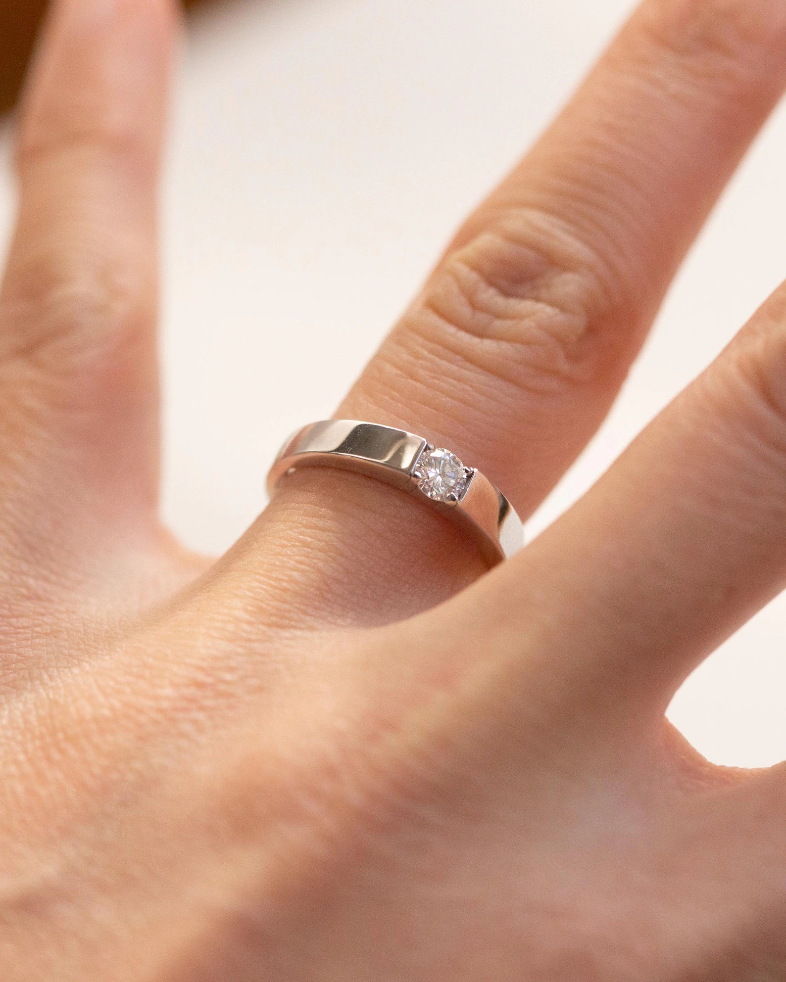 The Valdène Band - Round Brilliant Tension Solitaire in Silver