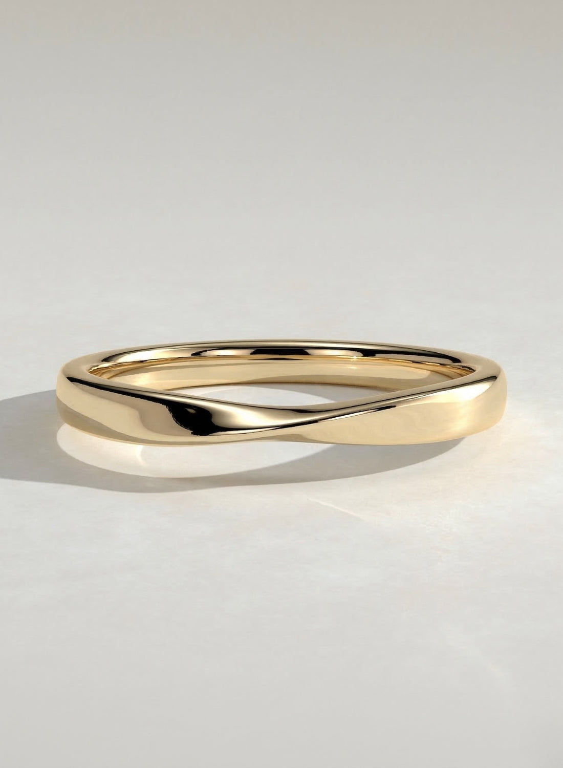 The Elin Band - Curved Contour Gold Band