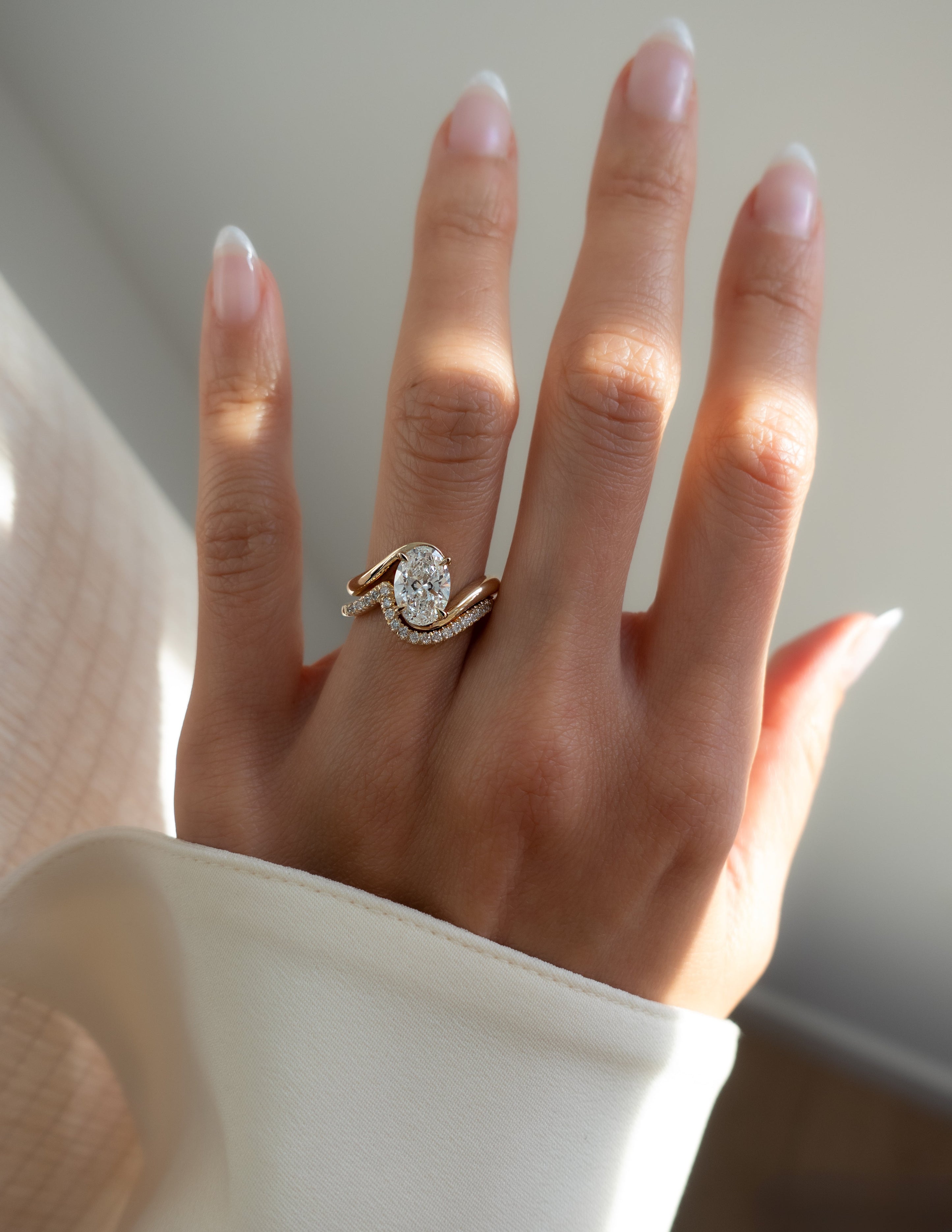 The Elodie Bridal Set - Oval Diamond Ring with Twisted Contour Band
