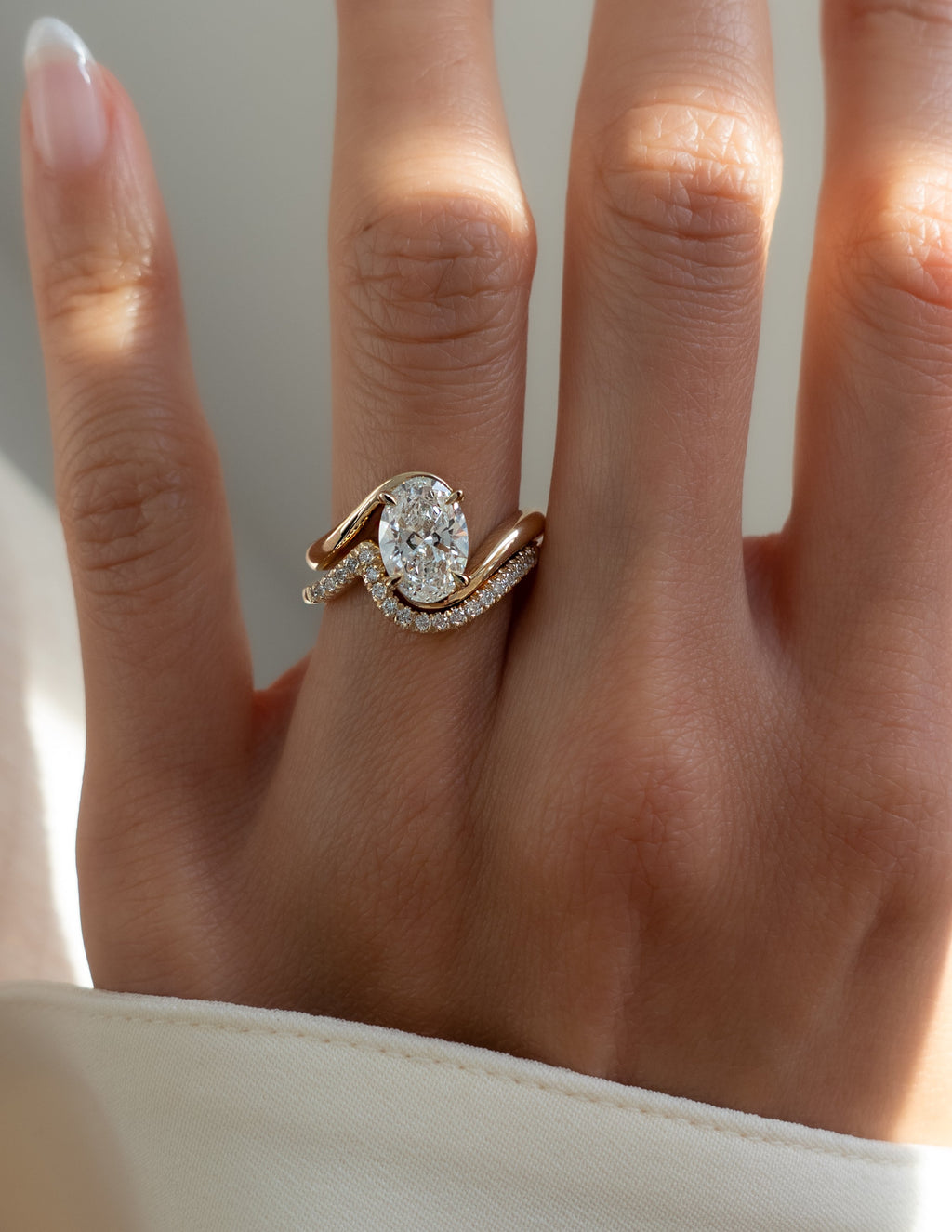 The Elodie Bridal Set - Oval Diamond Ring with Twisted Contour Band