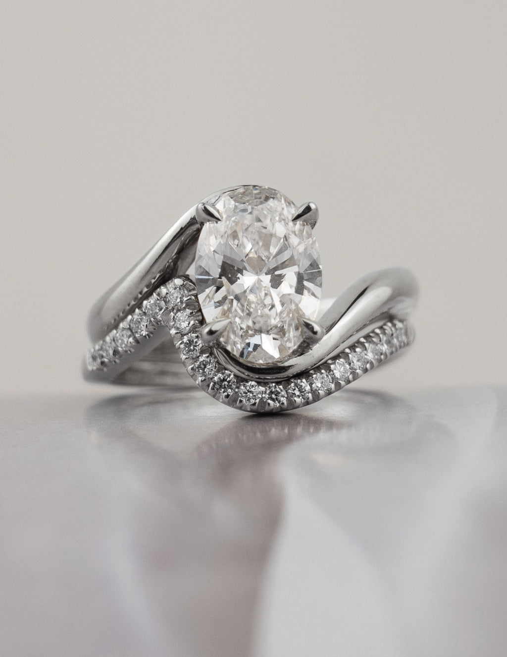 The Elodie Bridal Set - Oval Diamond Ring with Twisted Contour Band