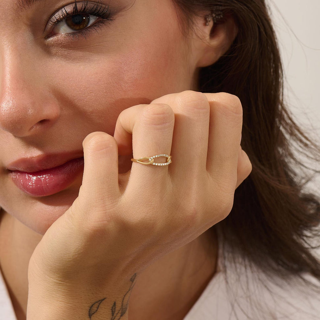 The Eloura Ring - Oval Pavé Diamond Ring