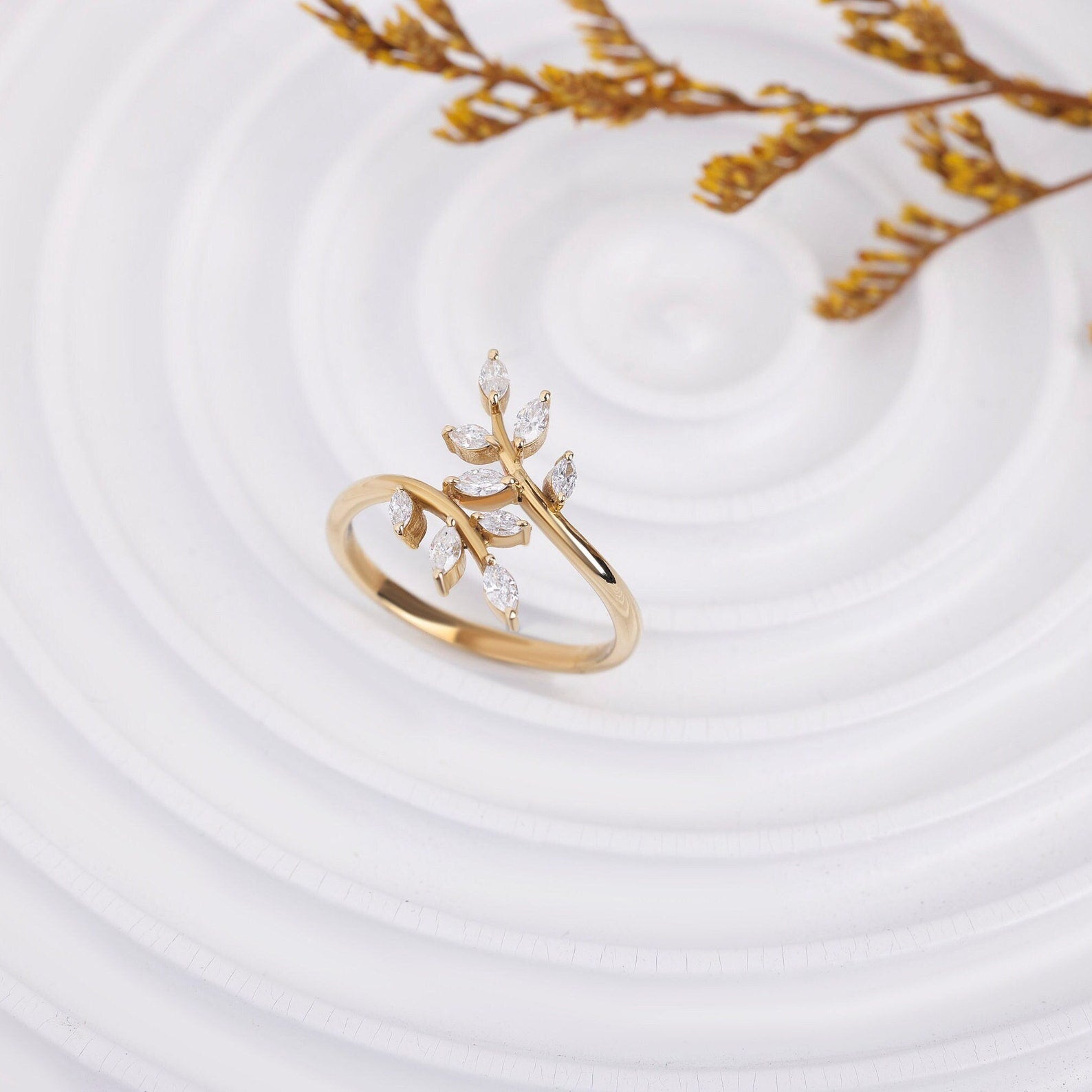The Sylune Ring - Diamond Leaf Vine Ring