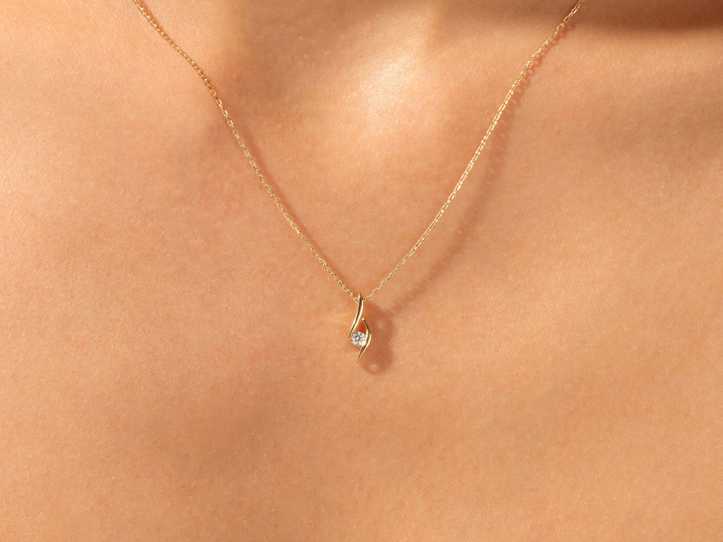 Twist Solitaire Pendant Necklace