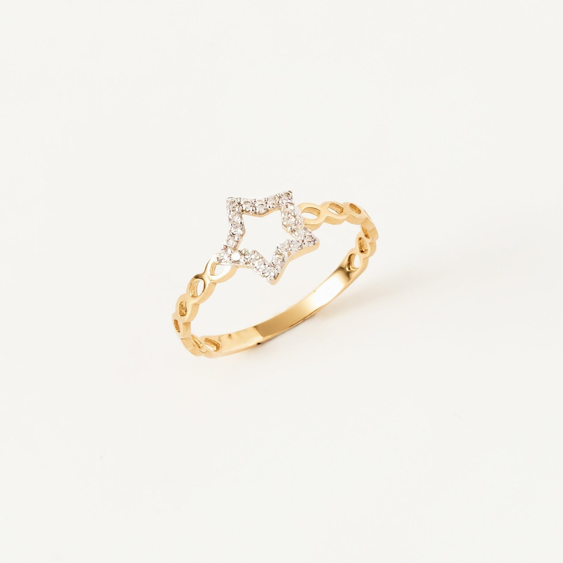 Twisted Chain Star Ring