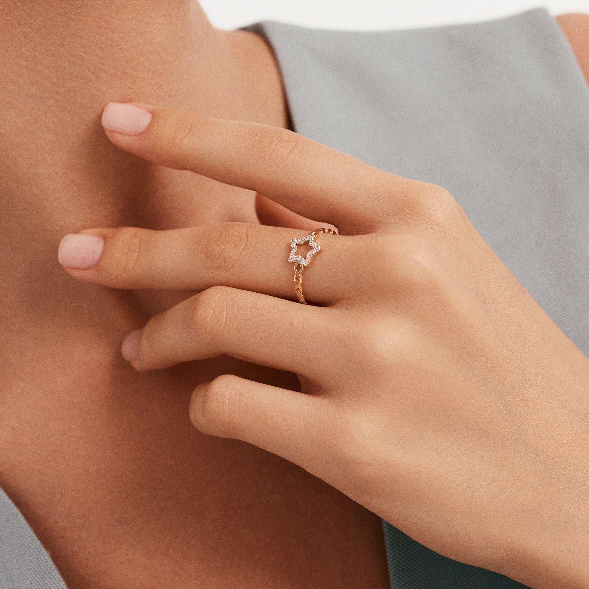 Twisted Chain Star Ring